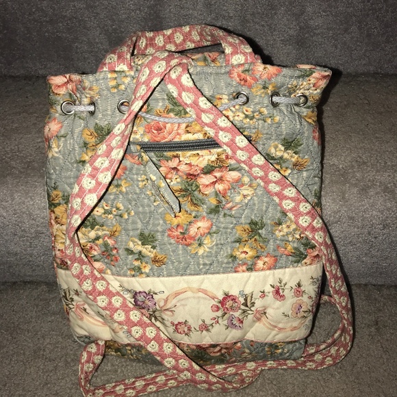 Quilted drawstring backpack-style purse - Picture 3 of 3